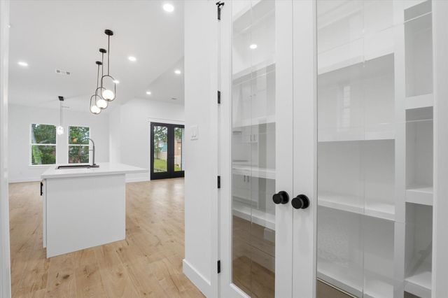 745 S Carroll Street, La Porte, TX 77571