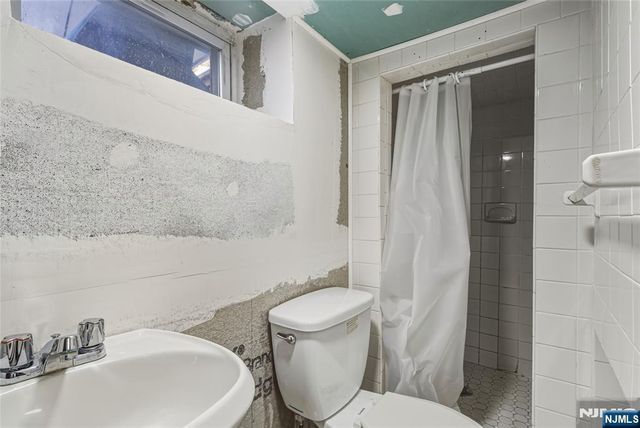 60 Winant Avenue, Ridgefield Park, NJ 07660