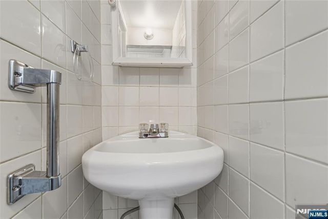 60 Winant Avenue, Ridgefield Park, NJ 07660