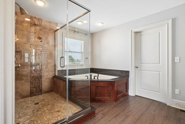 4558 Hirth Hill Road E, Grove City, OH 43123