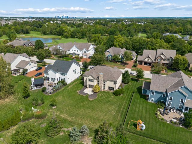 4558 Hirth Hill Road E, Grove City, OH 43123