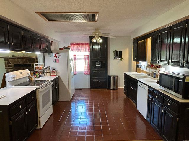 1162 Cove Road, Mountain View, AR 72560