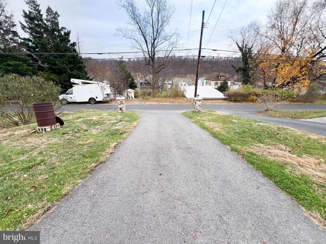 525 HIGHLAND AVE, Lewistown, PA 17044