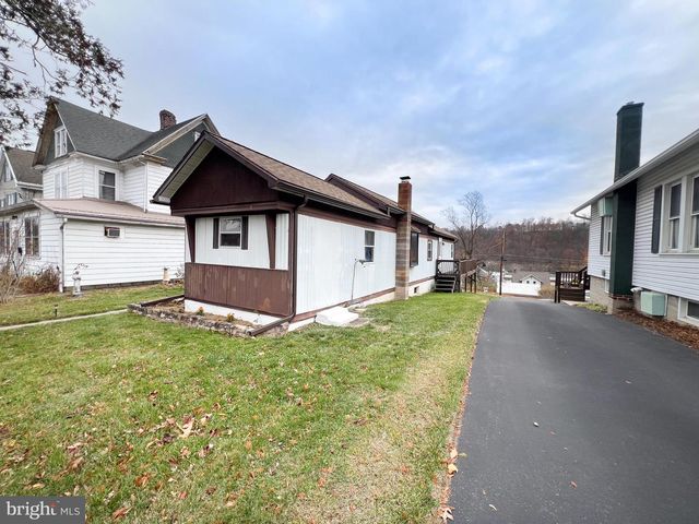 525 HIGHLAND AVE, Lewistown, PA 17044