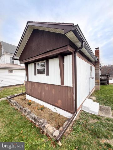 525 HIGHLAND AVE, Lewistown, PA 17044