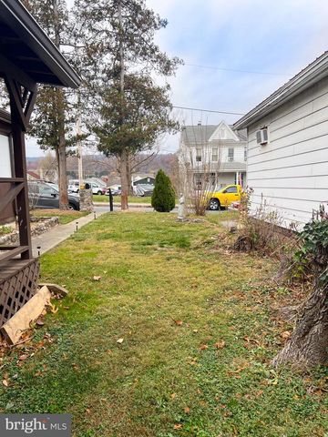 525 HIGHLAND AVE, Lewistown, PA 17044