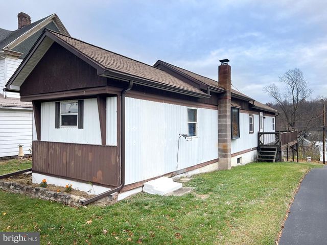 525 HIGHLAND AVE, Lewistown, PA 17044