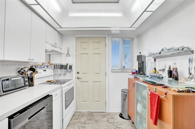 1000 NE 191st Street 21, Miami, FL 33179