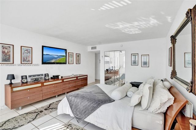 1000 NE 191st Street 21, Miami, FL 33179