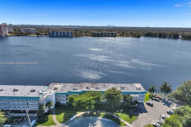 1000 NE 191st Street 21, Miami, FL 33179