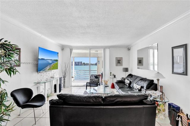 1000 NE 191st Street 21, Miami, FL 33179