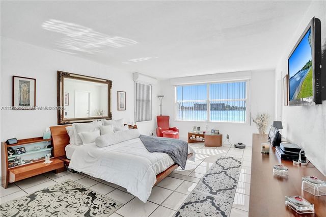 1000 NE 191st Street 21, Miami, FL 33179