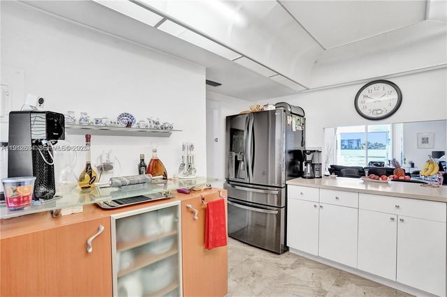 1000 NE 191st Street 21, Miami, FL 33179