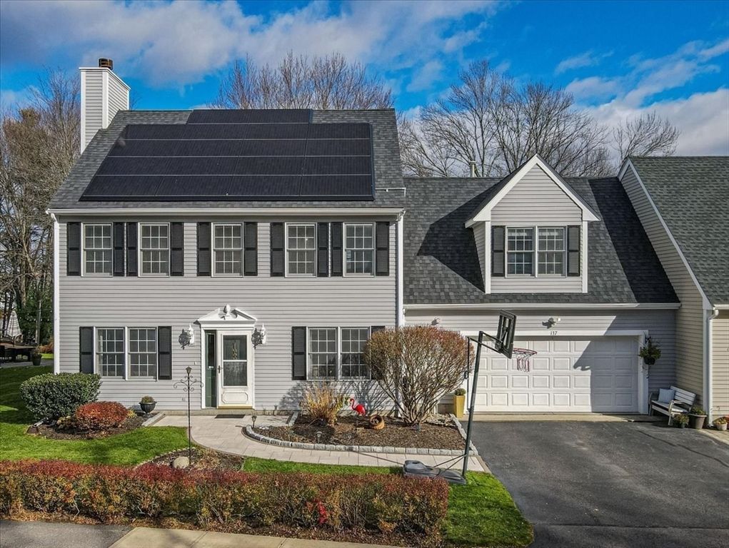 137 Clear Pond Dr 137, Walpole, MA 02081