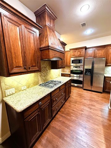 2215 Longview Road, Irving, TX 75063