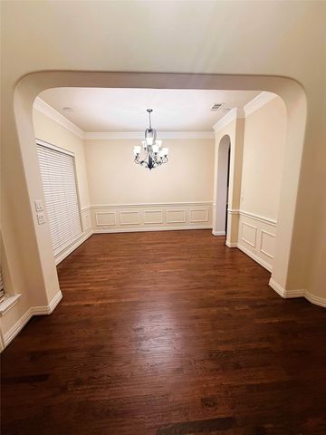2215 Longview Road, Irving, TX 75063