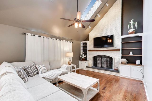 27W439 Chartwell Drive, Winfield, IL 60190