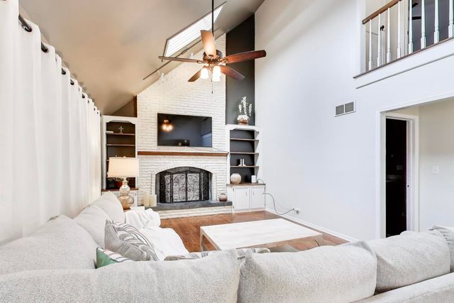 27W439 Chartwell Drive, Winfield, IL 60190