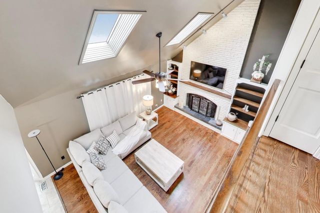 27W439 Chartwell Drive, Winfield, IL 60190