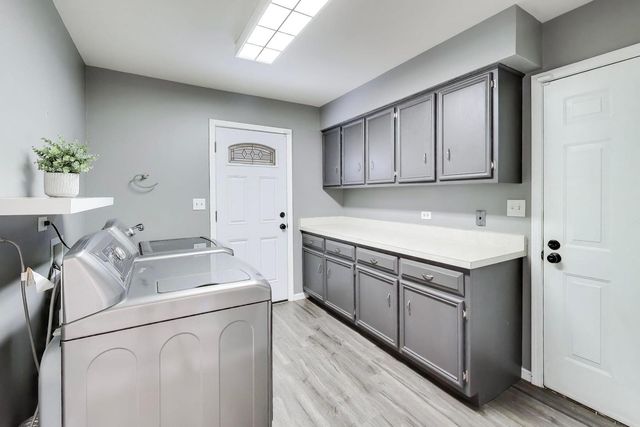 27W439 Chartwell Drive, Winfield, IL 60190