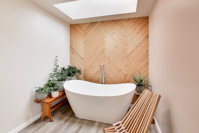 27W439 Chartwell Drive, Winfield, IL 60190