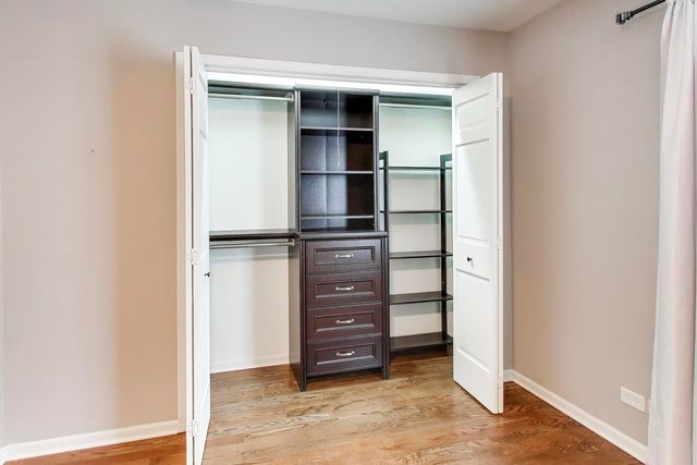 27W439 Chartwell Drive, Winfield, IL 60190