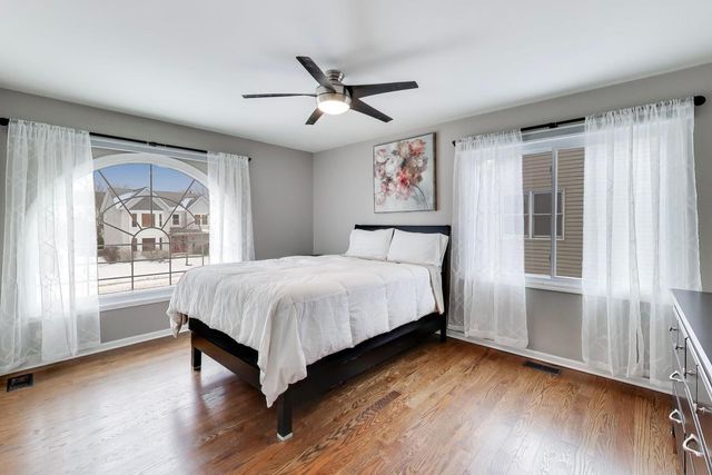 27W439 Chartwell Drive, Winfield, IL 60190