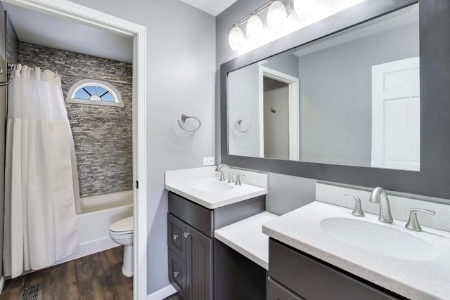 27W439 Chartwell Drive, Winfield, IL 60190