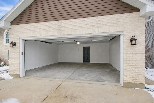 27W439 Chartwell Drive, Winfield, IL 60190