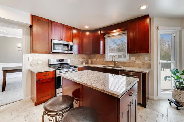 27W439 Chartwell Drive, Winfield, IL 60190