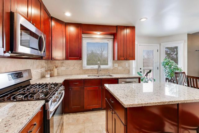 27W439 Chartwell Drive, Winfield, IL 60190