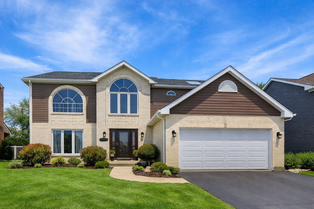 27W439 Chartwell Drive, Winfield, IL 60190