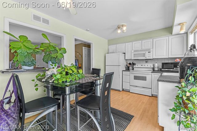 18533 Matthew Drive, Clinton Township, MI 48035