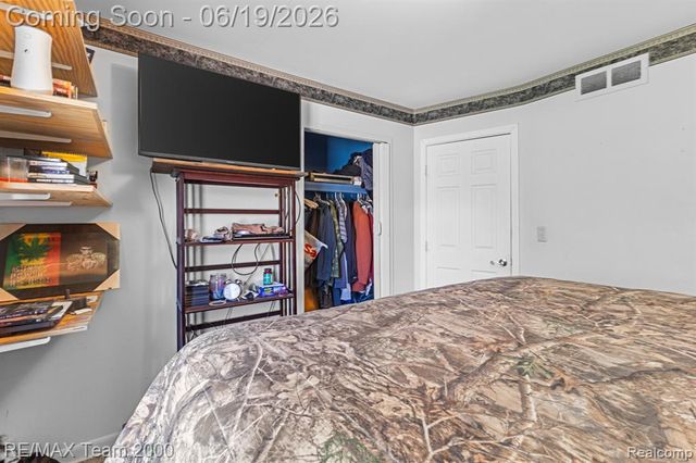18533 Matthew Drive, Clinton Township, MI 48035