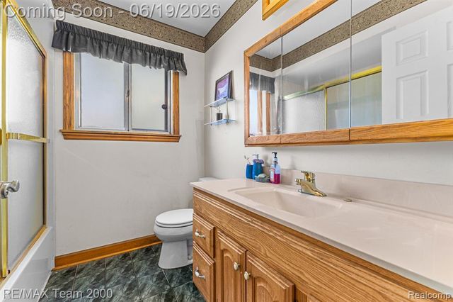 18533 Matthew Drive, Clinton Township, MI 48035