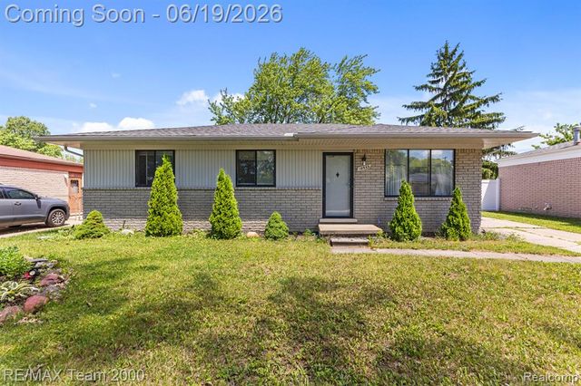 18533 Matthew Drive, Clinton Township, MI 48035