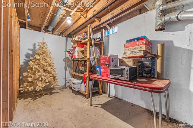 18533 Matthew Drive, Clinton Township, MI 48035