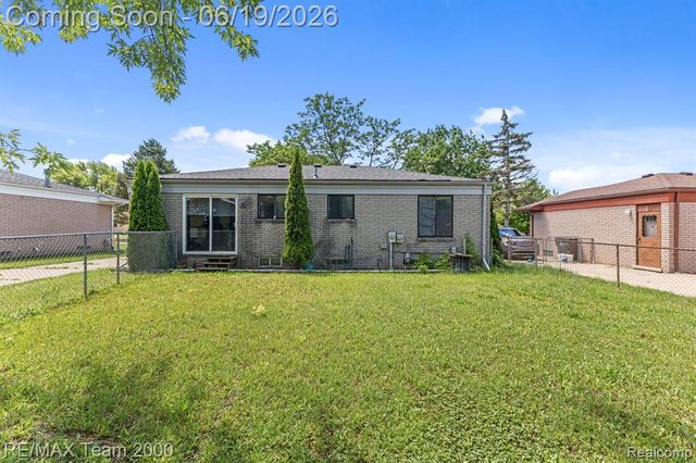 18533 Matthew Drive, Clinton Township, MI 48035
