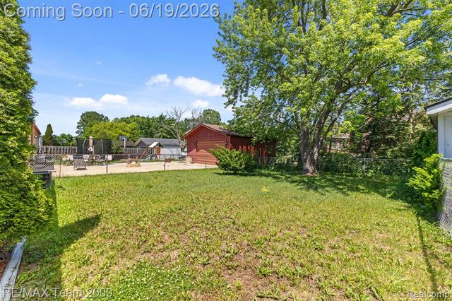 18533 Matthew Drive, Clinton Township, MI 48035
