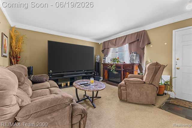 18533 Matthew Drive, Clinton Township, MI 48035