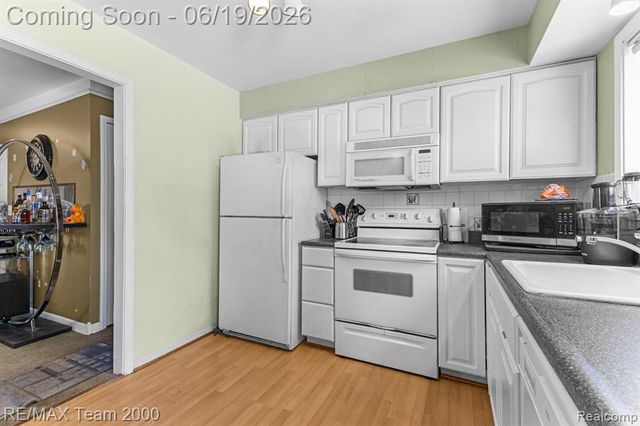 18533 Matthew Drive, Clinton Township, MI 48035