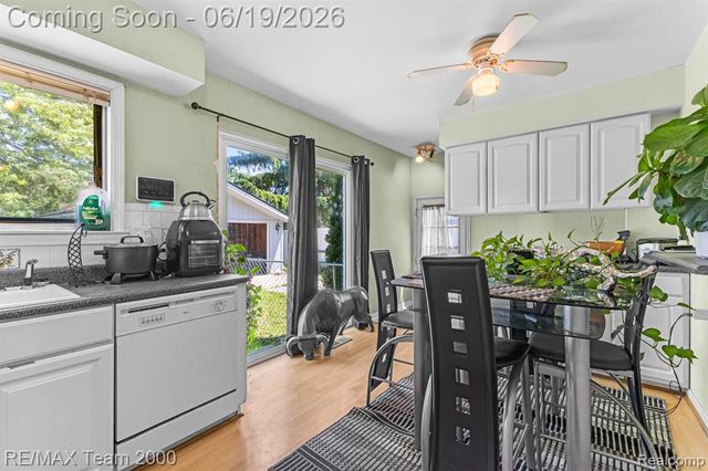 18533 Matthew Drive, Clinton Township, MI 48035