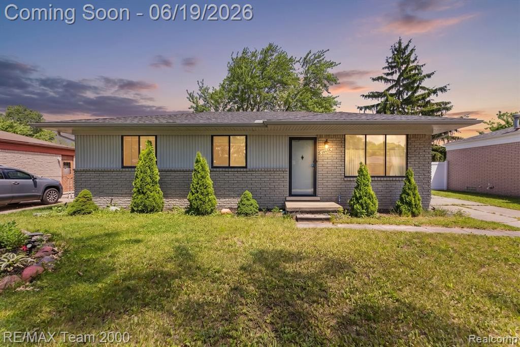 18533 Matthew Drive, Clinton Township, MI 48035