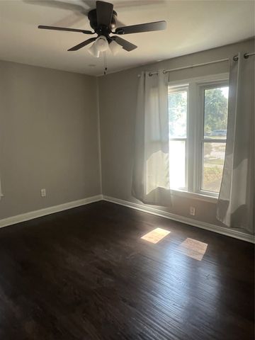 1021 E Russell Avenue, Carrollton, TX 75006