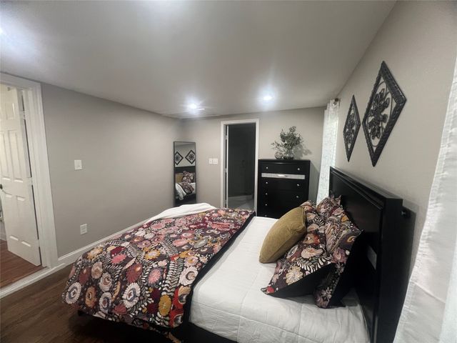 1021 E Russell Avenue, Carrollton, TX 75006