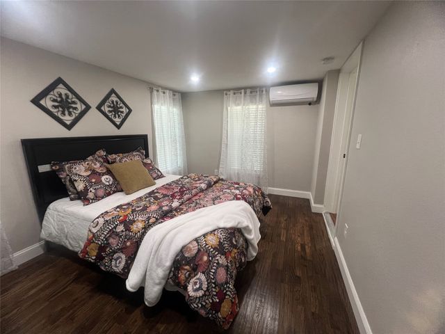 1021 E Russell Avenue, Carrollton, TX 75006