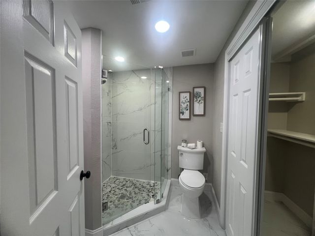 1021 E Russell Avenue, Carrollton, TX 75006