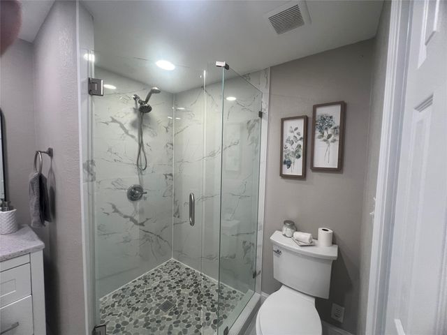 1021 E Russell Avenue, Carrollton, TX 75006