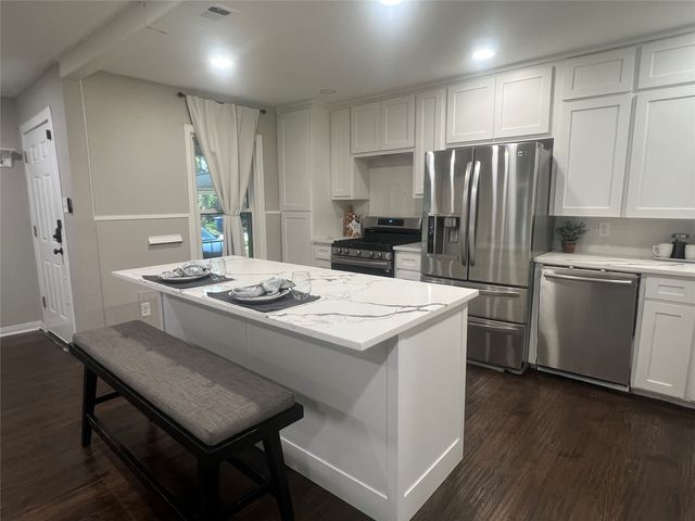 1021 E Russell Avenue, Carrollton, TX 75006