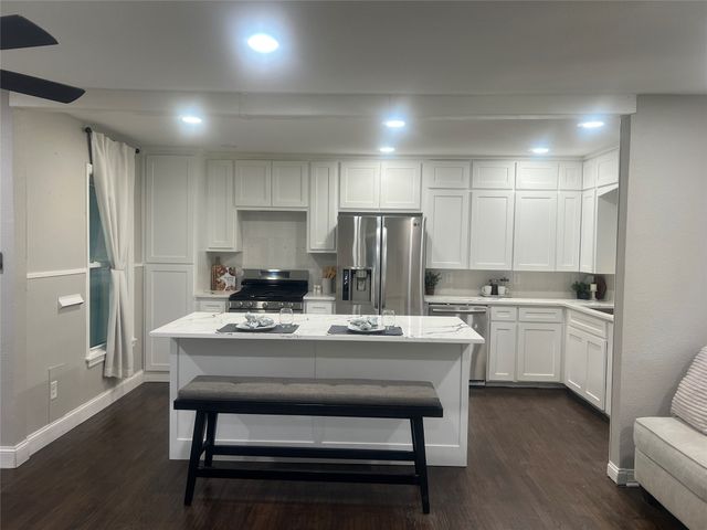 1021 E Russell Avenue, Carrollton, TX 75006